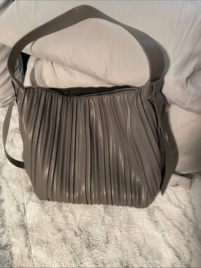 Paparazzi grey pleated shoulder bag hobo